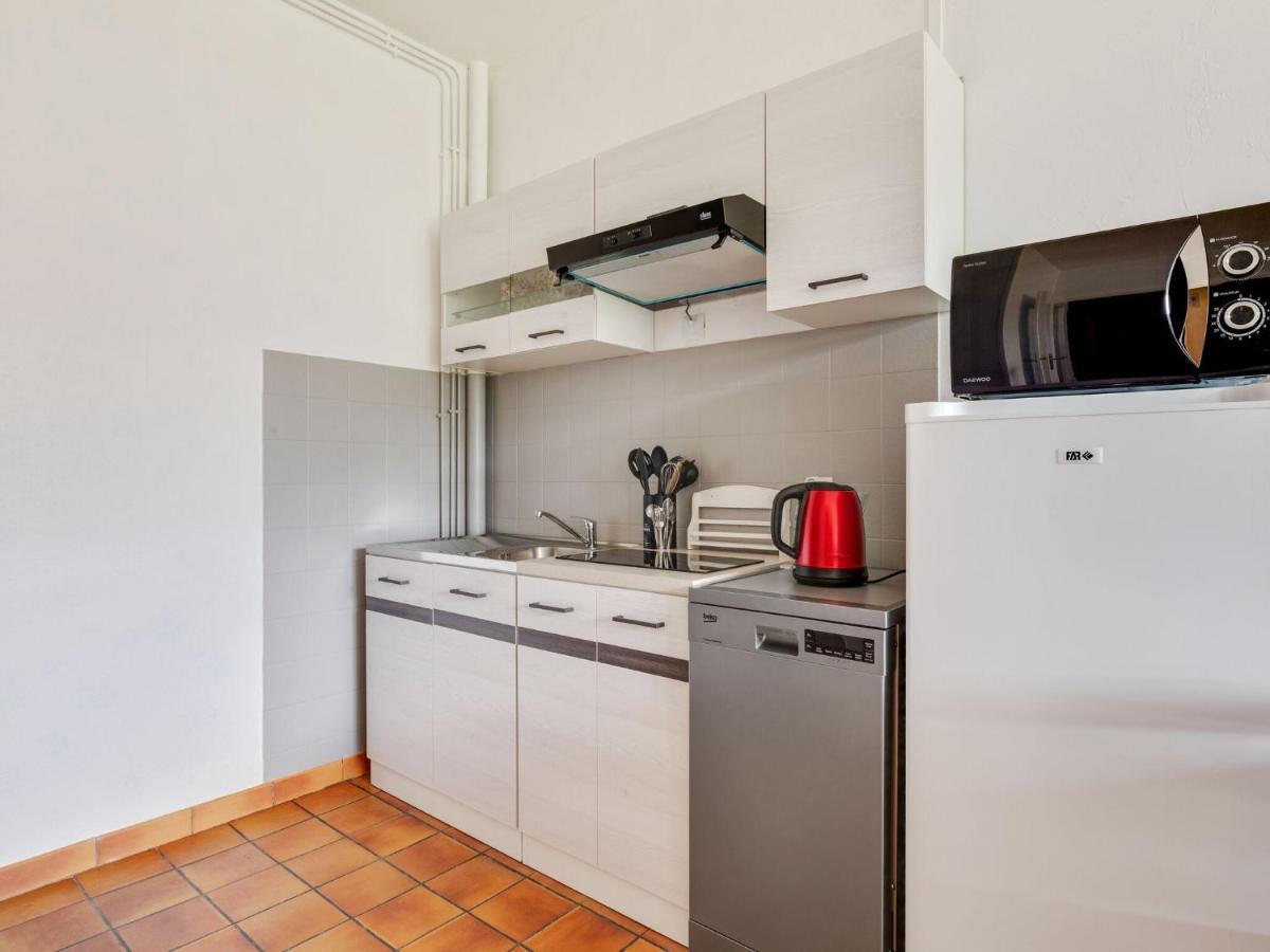 Simplistic Holiday Home In Grandcamp With Garden Bagian luar foto