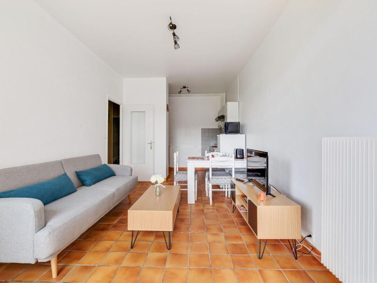 Simplistic Holiday Home In Grandcamp With Garden Bagian luar foto