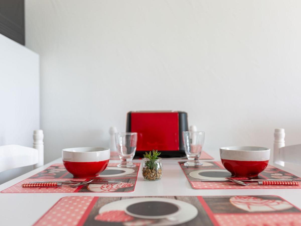 Simplistic Holiday Home In Grandcamp With Garden Bagian luar foto