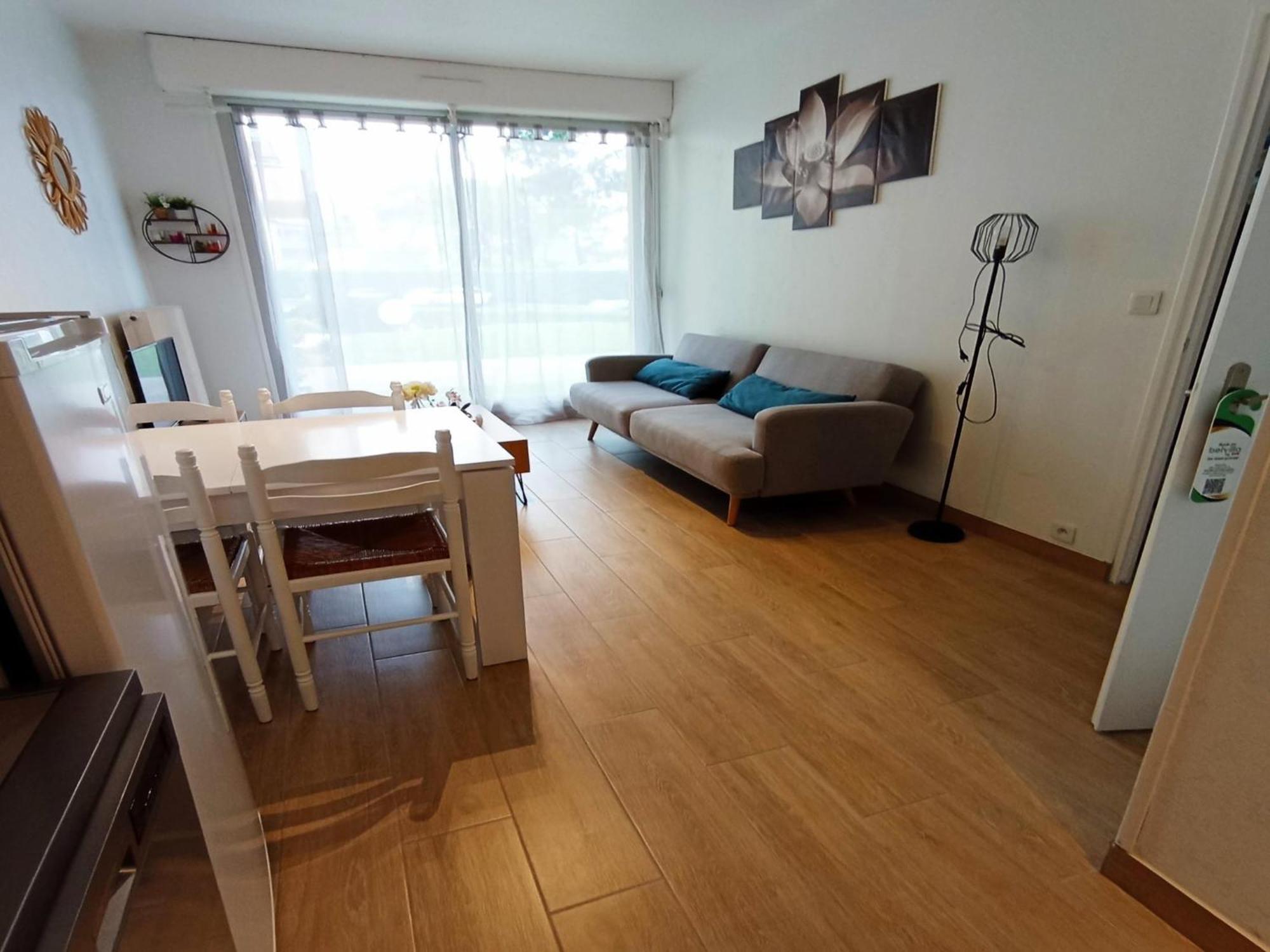 Simplistic Holiday Home In Grandcamp With Garden Bagian luar foto