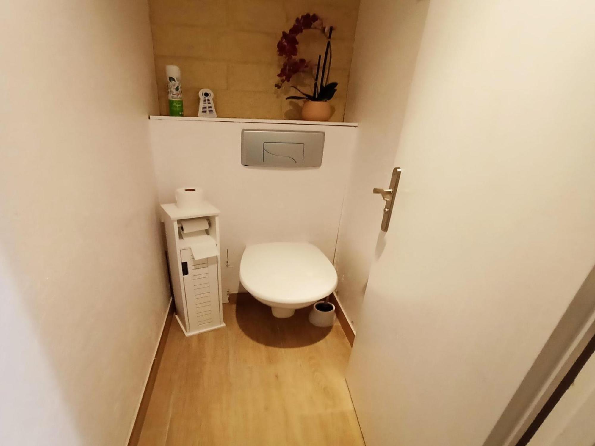 Simplistic Holiday Home In Grandcamp With Garden Bagian luar foto